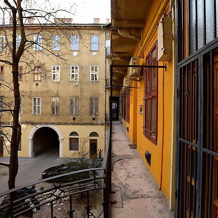 New Faces Design Apartment In Downtown Budapest Esterno foto